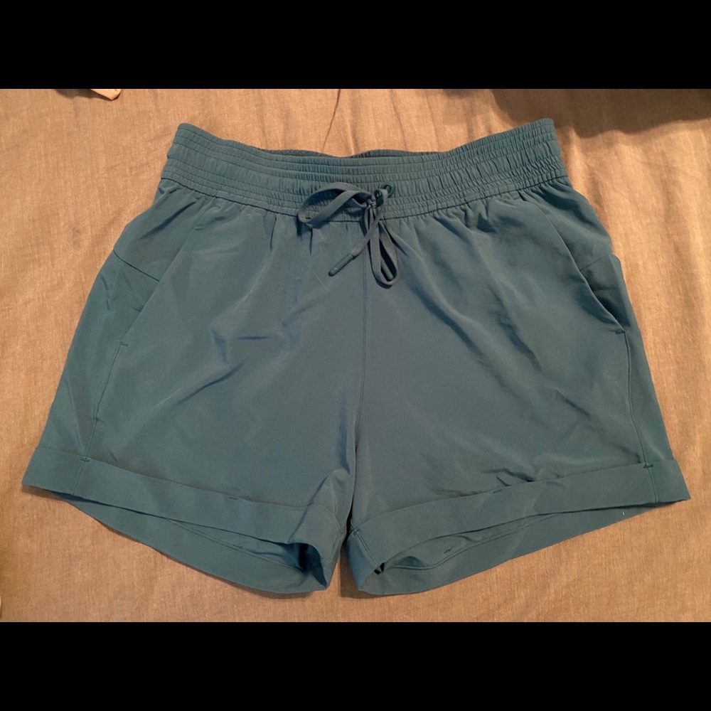 Lululemon shorts size 4 NWOT
